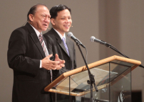 唐崇榮博士費城佈道大會千人赴會