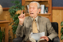 康平堅稱10.21世界末日 學者預料再成笑柄