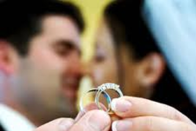 美一男一女婚姻定義進一步受壓