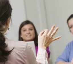 沉靜的「巾幗領導」