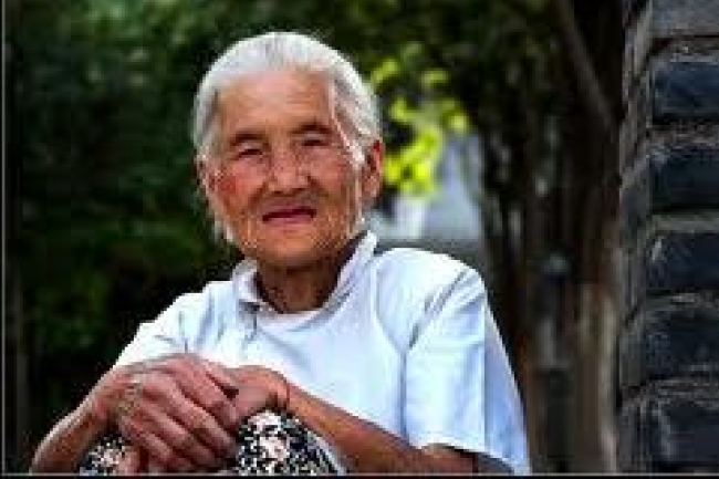 「一家唔知一家事」觀念礙舉報長者受虐困境