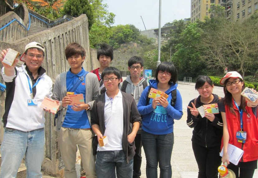 觀塘派「打氣維他奶」撐首屆中學文憑試考生