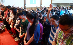 張伯笠牧師紐約佈道 逾百名信徒獻身