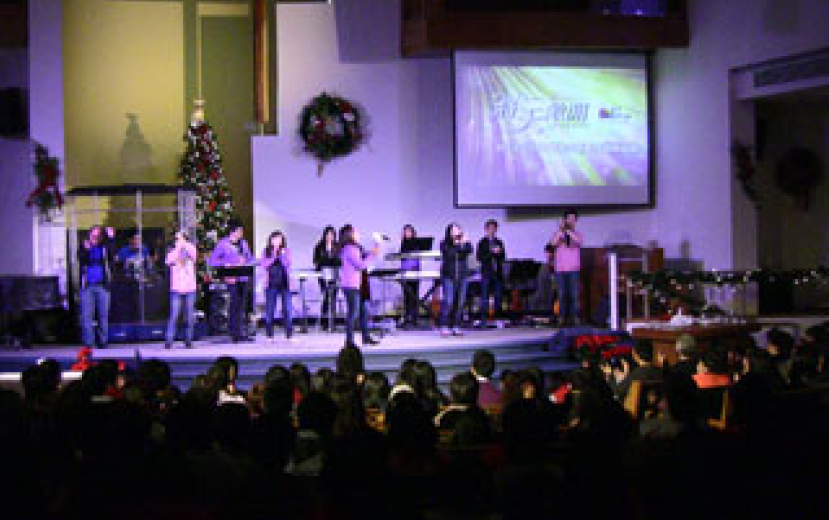 讚美之泉洛杉磯跨年敬拜 與800信徒歡慶新年