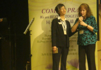 Saddleback HK為華理克牧師家庭祈禱