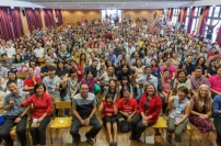 香港馬鞍峰教會首次崇拜八百多人出席