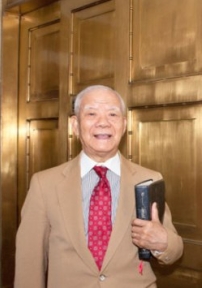 美華人名牧做客央視暢談基督教信仰核心