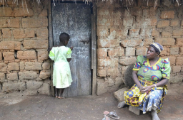 宣明會在布隆迪提倡閱讀 農村女孩喜學寫字