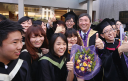 沈祖堯贈畢業生《聖法蘭西斯禱文》促愛與和平重建社會