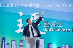 【福音盛會學生場】大球場的感動42年 沈祖堯勸勉學生選擇上帝