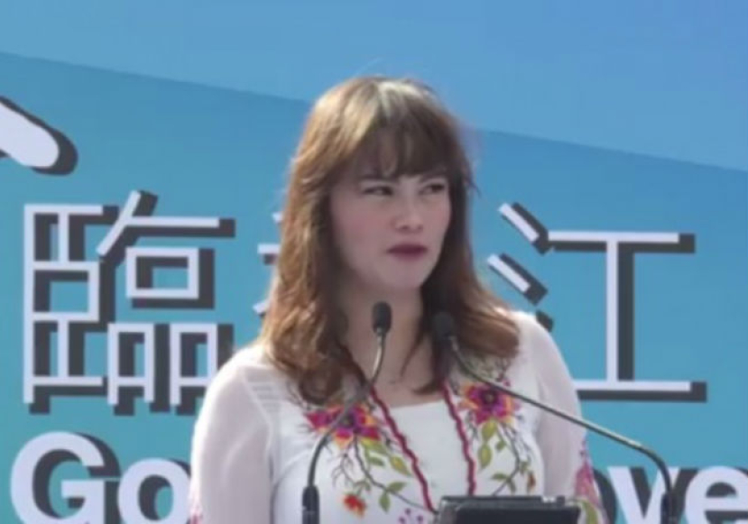 福音盛會國際場,風光背後,印尼超模翠拉蒂尋找上帝