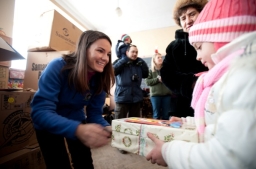 加拿大259學校撤「聖誕鞋盒行動」只因葛福臨一男一女婚姻立場