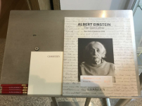 愛因斯坦著名手稿拍賣 直稱信上帝是「軟弱」聖經是「傳說」