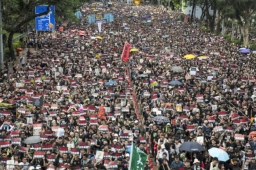 社會撕裂重創心靈 心理學家倡滑浪理論治療