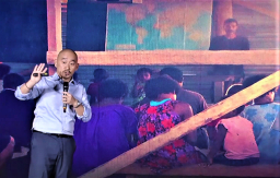 宣教士食人島研發族群文字：喪掉生命的必得著生命