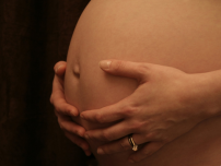 台灣代理孕母惹爭議 反對者：貶低女性尊嚴