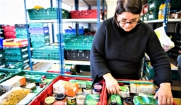 疫情未散糧食不足  英教會聯食物銀行緊急支援家庭