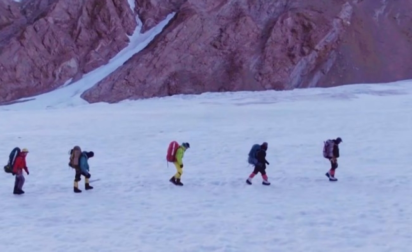 世界第一峰珠穆朗瑪 30多登山客爆感染