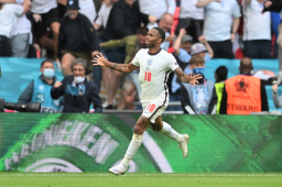 英格蘭入球功臣 兒時父親被謀殺：反對種族歧視