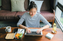 找男女朋友一Click即可？ 網上情緣利與弊