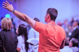 信仰與健康民調：愈參加崇拜 愈關注健康