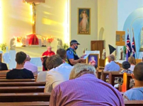 澳州警方闖教堂查防疫 聖餐彌撒被腰斬