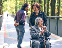 調查：照顧者每周工作61小時 倡議制定休息日