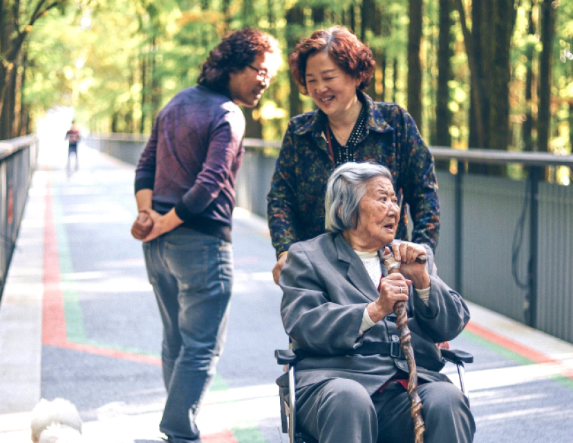 調查:照顧者每周工作61小時 倡議制定休息日
