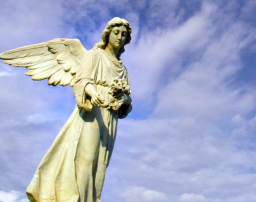 一人一守護天使?迷信! 研究指受商品文化影響