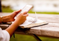 聖經數位化：保護傳統與促進革新之間的平衡