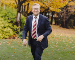 加爾文大學校長涉支持LGBTQ呈辭 學生促校方交代