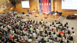 跨宗派护教会议：重塑敬拜定义 辩论三位一体观