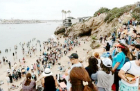 加州沙灘迎來耶穌革命洗禮 逾2000人受洗