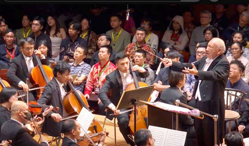 雅加达交响乐团15周年巡回音乐会 创办人唐崇荣牧师担任指挥