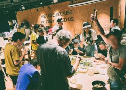 派飯開銷驚人！嗎哪餐廳「飯券集氣」為基層提供愛心熱飯