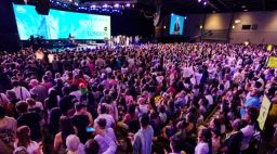 倫敦萬人湧入葛福臨佈道會 年輕世代受感悔改信耶穌