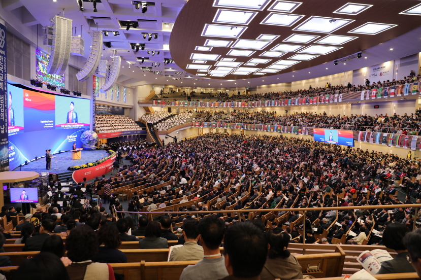 世界福音派聯盟大會首日與韓國教會數千人合一敬拜場面震撼