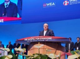 世界福音聯盟大會上主領聖餐 華理克證道：為大使命重新連結