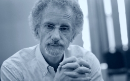 《恩典多奇异》作者杨腓力承认八年婚外情：除了恩典我一无可恃