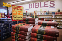 美英《聖經》銷量均飆升 基督信仰「靜悄復興」跡象?