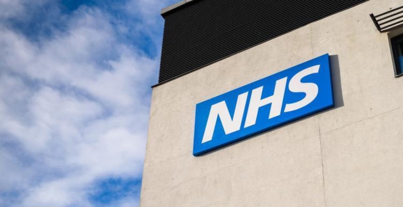 質疑科學依據 英格蘭NHS暫停青少年跨性別荷爾蒙