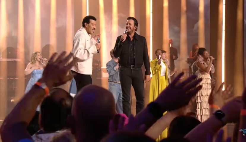 《美國偶像》信仰主題之夜 基督徒歌手舞台上見證信仰