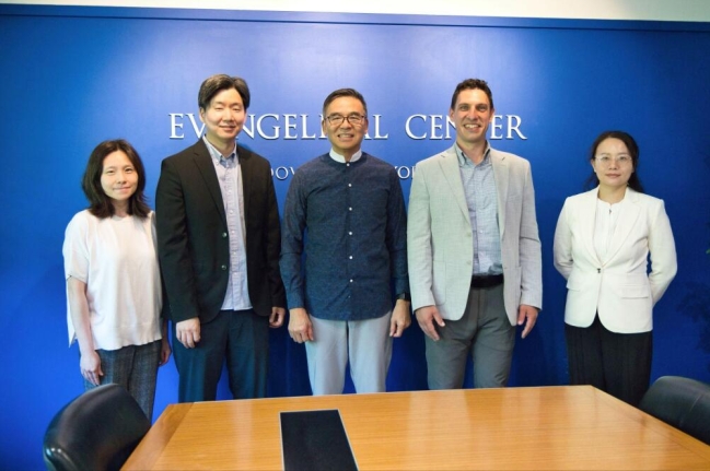 本報訪問團走訪紐約世界福音派中心及WEA辦公室