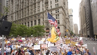 Thousands Rally Against Ground Zero 'Mega Mosque'