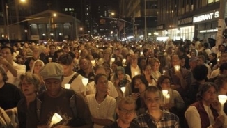Hundreds in NYC Hold Vigil to Show Solidarity for Muslims, Ground Zero Mosque