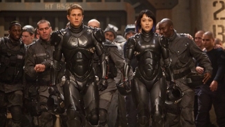 'Pacific Rim' Movie Review: Visuals Recalls 'Godzilla,' Camardarie to 'Top Gun'