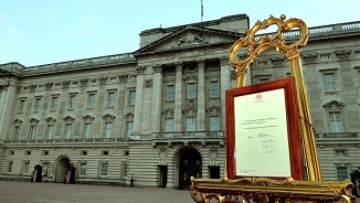 Kate Middleton Gives Birth to Baby Boy, Watch Live Royal Baby Announcements (PHOTO, VIDEO)