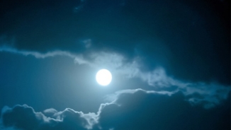 Watch Blue Moon Rising 2013 Tonight Online Free, Best Time, Live Stream