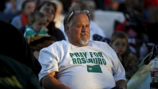 Grieving Oregon Residents Seek Solace In Church Services First Sunday After Deadly School Massacre 
