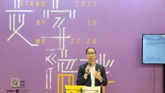 Print books aren't going away, Pastor says--three